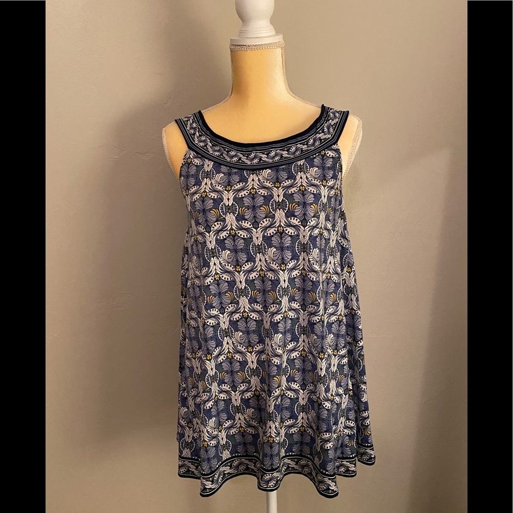 Sleeveless blouse